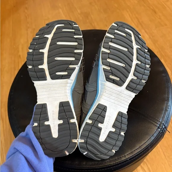 Skechers Relaxed Fit Memory Foam slip on sneakers - size 8 - Picture 6 of 6